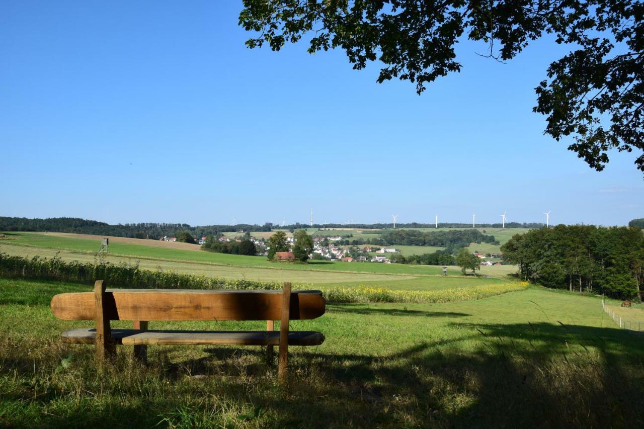 Moderne und sehr gemütliche Ferienwohnung Wattenbach Exterior foto